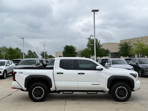 Used 2025 Toyota Tacoma TRD Off-Road AWD/4WD image 6