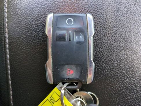 Used 2015 GMC Canyon SLT image 26