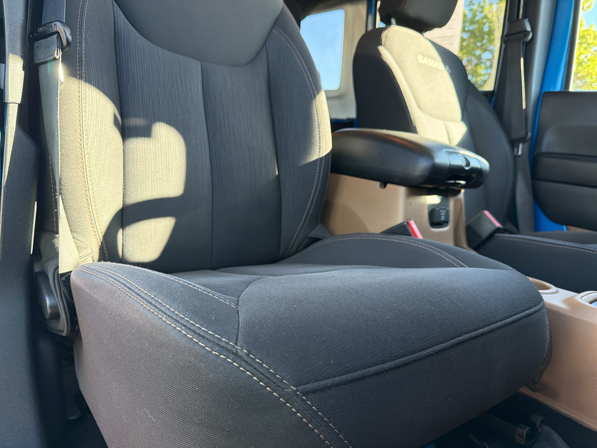 Used 2016 Jeep Wrangler Unlimited Sahara AWD/4WD image 21