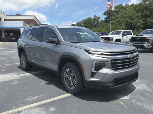 New 2026 Chevrolet Traverse LT FWD image 3