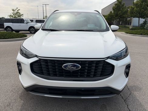 Used 2023 Ford Escape Platinum w/ Premium Technology Package AWD/4WD image 2