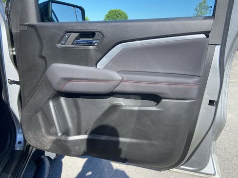 Used 2024 Chevrolet Colorado Z71 w/ Z71 Convenience Package 2 AWD/4WD image 18