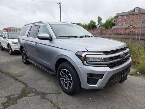 Used 2024 Ford Expedition Max XLT RWD image 3