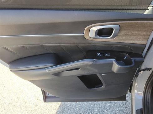 Used 2023 Kia Sorento SX Prestige image 12