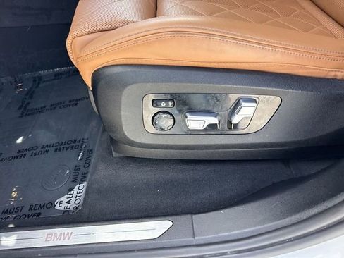 Used 2023 BMW X7 xDrive40i w/ Premium Package AWD/4WD image 12