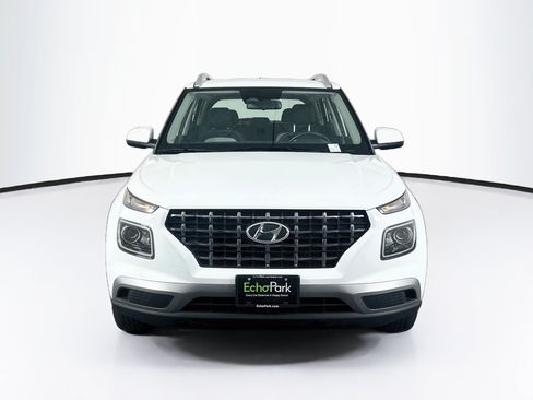 Used 2025 Hyundai Venue SEL FWD image 2