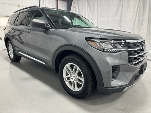 Used 2025 Ford Explorer Active image 1