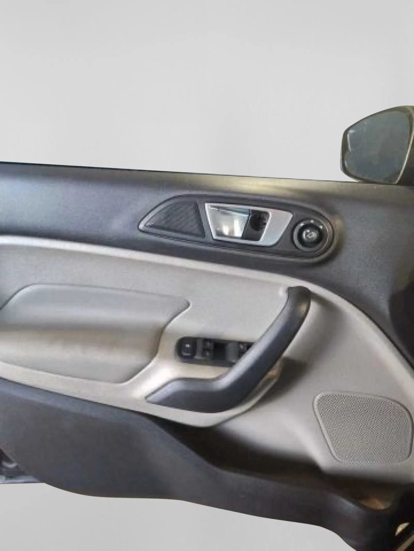 Used 2015 Ford Fiesta SE w/ Comfort Package FWD image 7