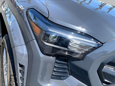 Certified 2025 Toyota Tacoma SR5 AWD/4WD image 27