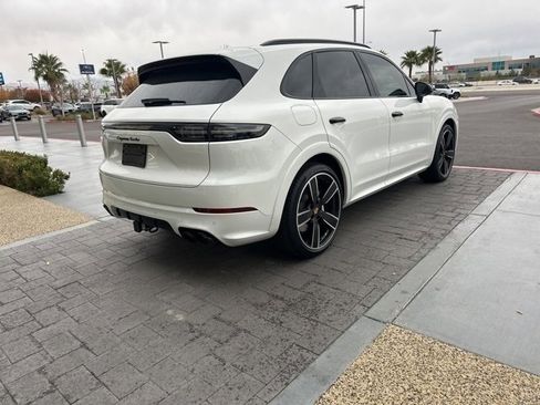 Used 2023 Porsche Cayenne Turbo image 5