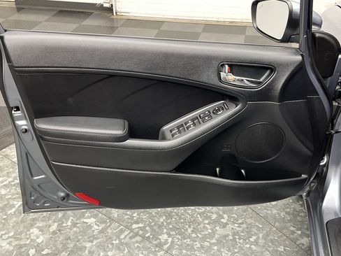 Used 2017 Kia Forte S w/ S Technology Package FWD image 6