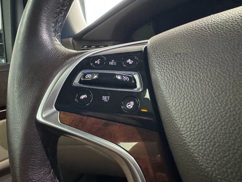 Used 2015 Cadillac Escalade Luxury image 30
