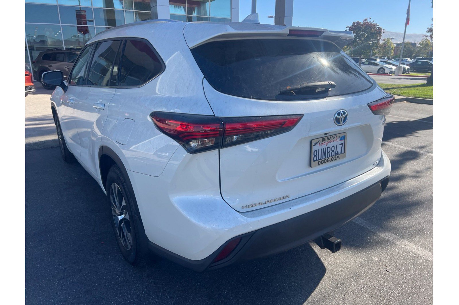 Used 2021 Toyota Highlander XLE AWD/4WD image 5