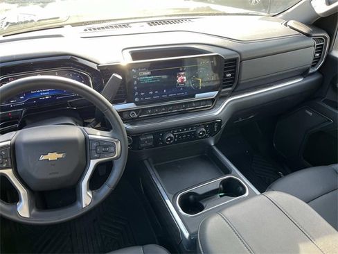 Used 2025 Chevrolet Silverado 2500 LTZ w/ LTZ Convenience Package image 12