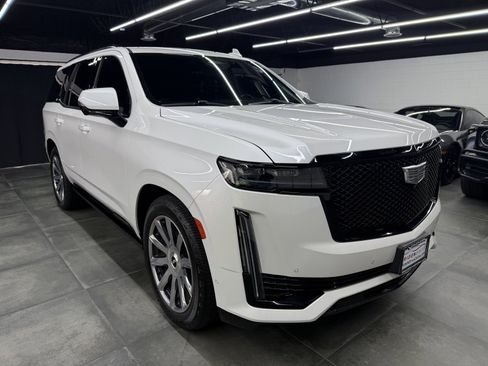 Used 2023 Cadillac Escalade Sport Platinum w/ LPO, ONYX Package image 9