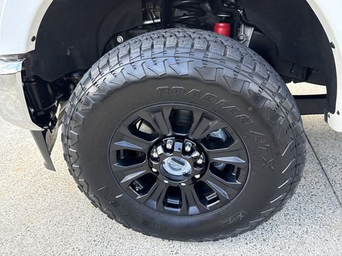 Used 2022 Ford F250 Lariat w/ Tremor Off-Road Package image 11