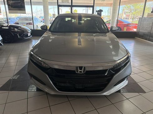 Used 2018 Honda Accord Touring image 3