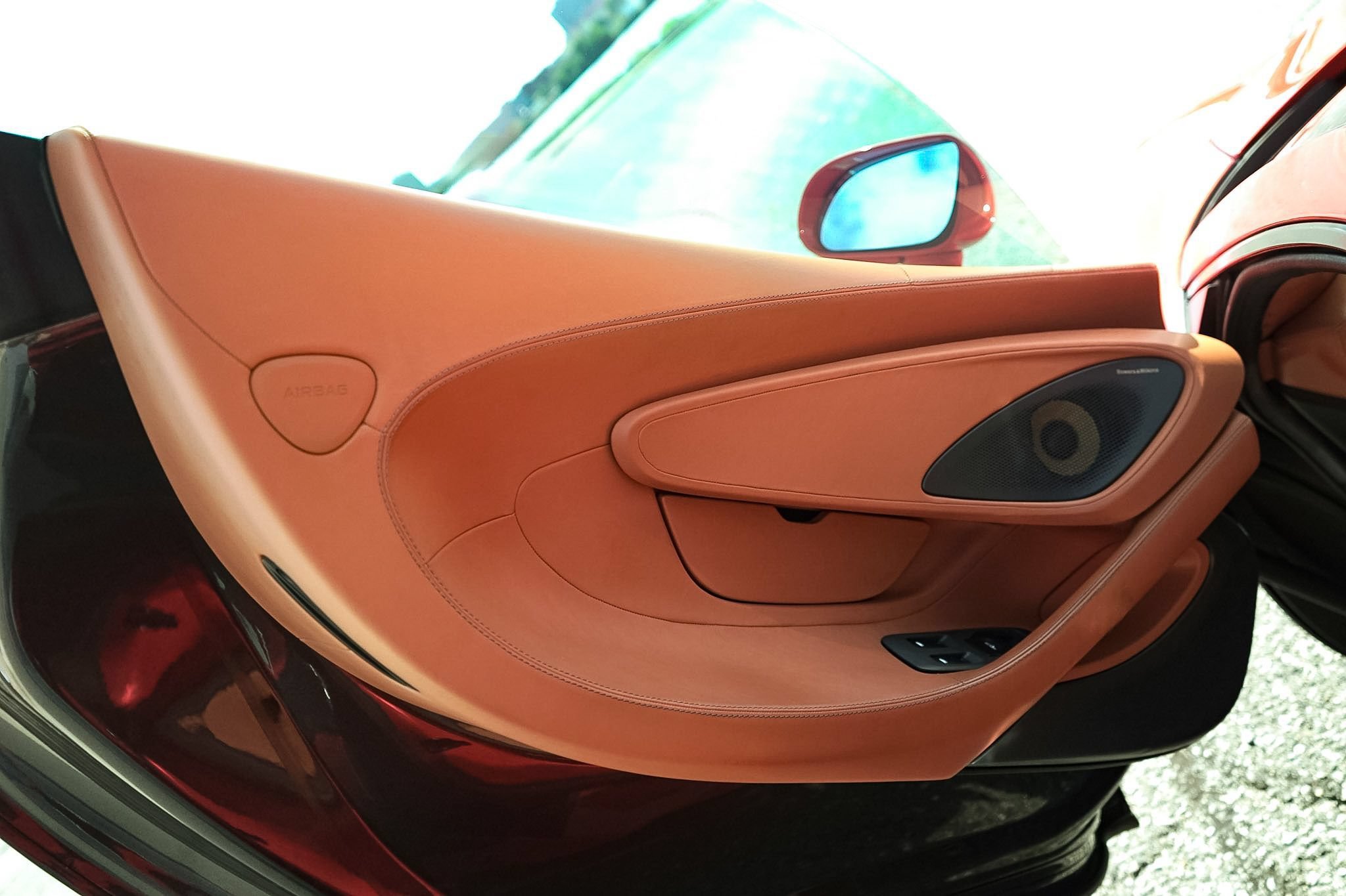 Used 2016 McLaren 570S Coupe RWD image 14