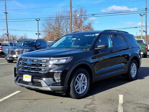 New 2026 Ford Explorer Active AWD/4WD image 3