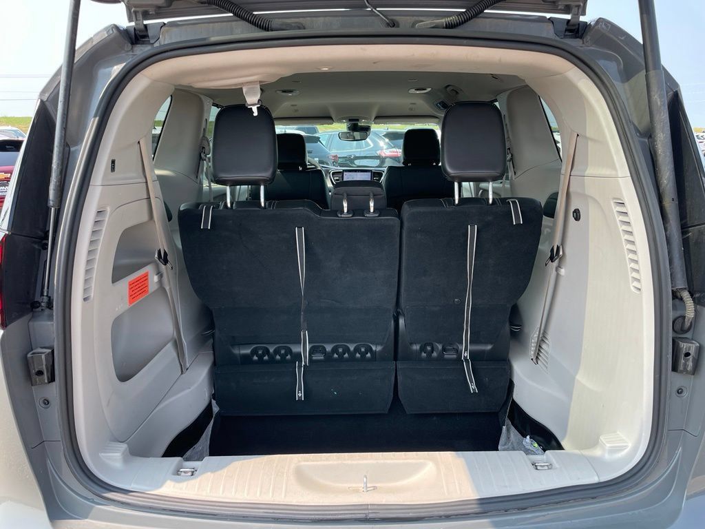 Used 2023 Chrysler Pacifica Touring-L FWD image 29
