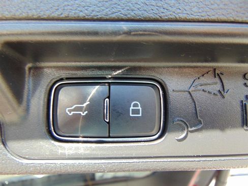 Used 2021 Ford Explorer Limited image 13