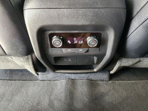 Certified 2025 Chevrolet Traverse LT FWD image 30