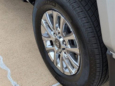 Used 2024 Toyota Tacoma Limited image 9