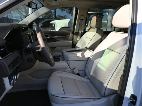 Used 2022 GMC Yukon XL Denali w/ Max Trailering Package image 6