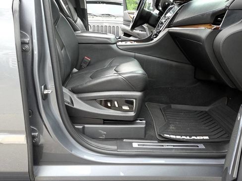 Used 2018 Cadillac Escalade ESV Premium Luxury AWD/4WD image 49