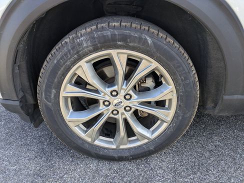 Certified 2022 Ford Explorer XLT w/ Equipment Group 202A RWD image 10