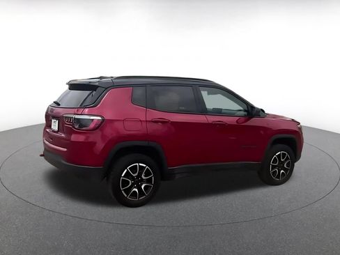 Used 2025 Jeep Compass Trailhawk AWD/4WD image 16