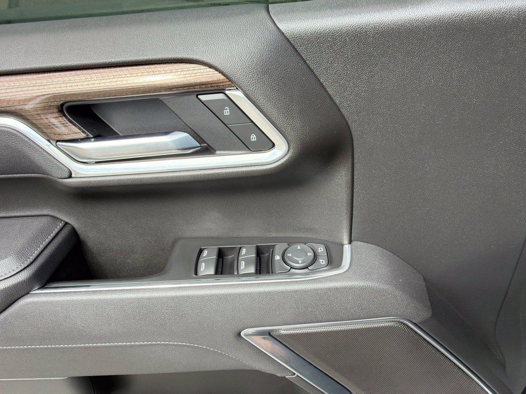 Used 2025 Chevrolet Silverado 1500 LT AWD/4WD image 34