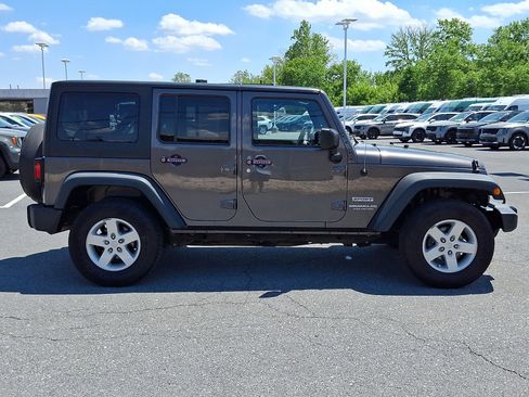 Used 2017 Jeep Wrangler Unlimited Sport w/ Quick Order Package 24S AWD/4WD image 5
