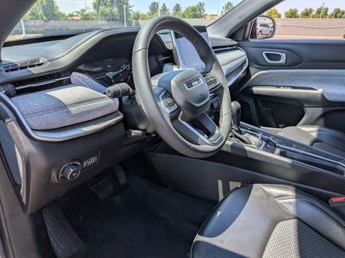 Used 2023 Jeep Compass Latitude AWD/4WD image 6