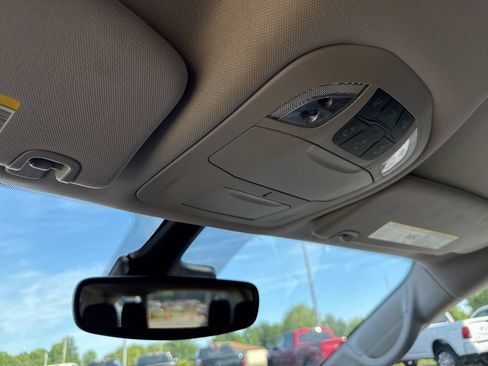 Used 2023 Chrysler Pacifica Touring-L FWD image 23