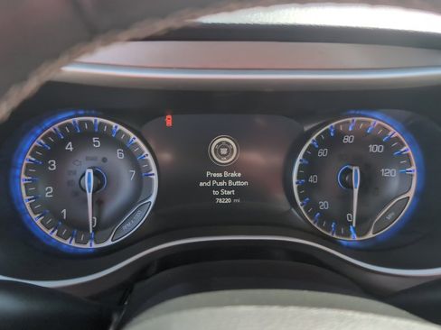 Used 2022 Chrysler Pacifica Touring-L image 11