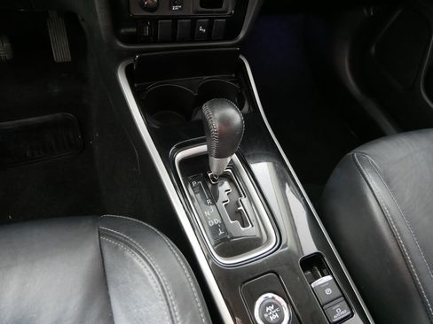 Used 2019 Mitsubishi Outlander SEL AWD/4WD image 24