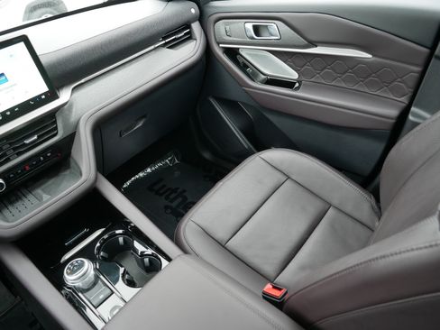 Used 2025 Ford Explorer Platinum w/ LUX Leather Package AWD/4WD image 11