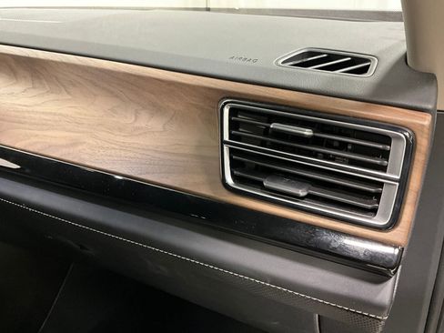 Used 2025 Volkswagen Atlas SE image 13