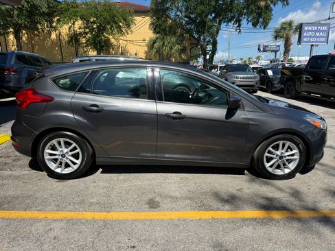 Used 2018 Ford Focus SE FWD image 5