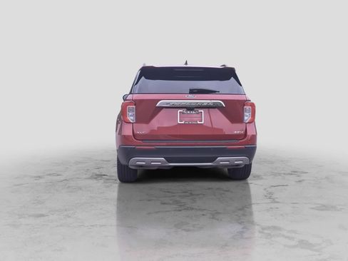 Used 2021 Ford Explorer XLT w/ Equipment Group 202A AWD/4WD image 7
