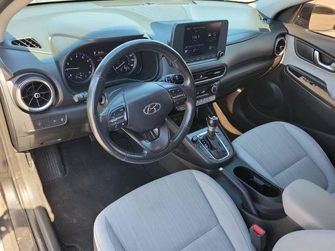 Used 2022 Hyundai Kona SEL w/ Convenience Package FWD image 2