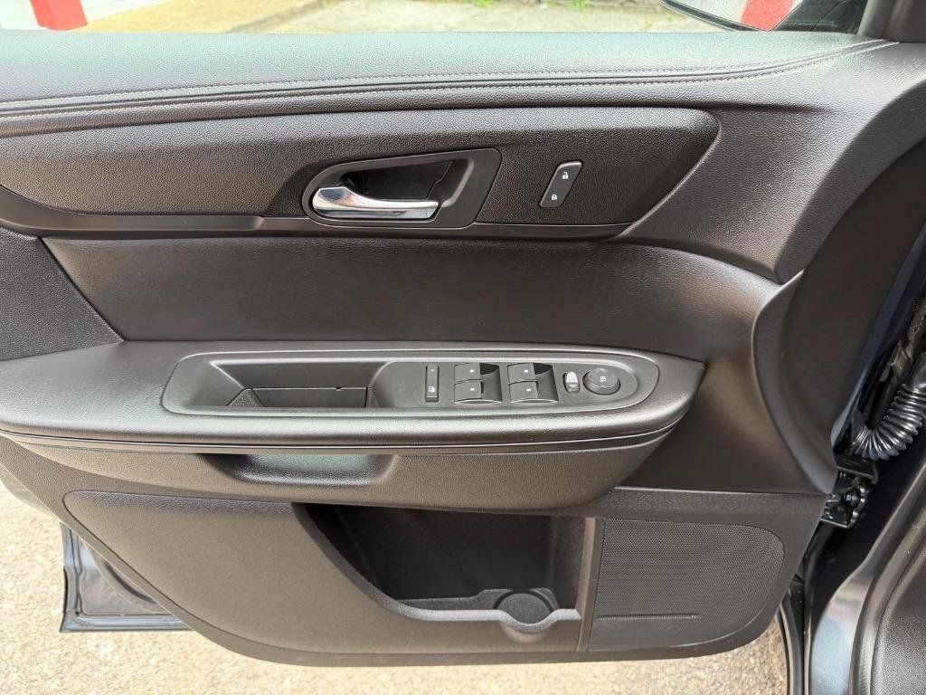 Used 2013 GMC Acadia SLE AWD/4WD image 16