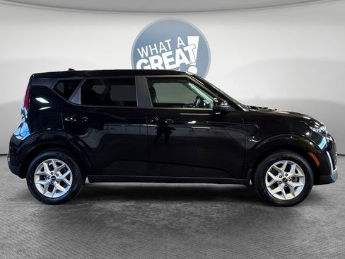 Used 2023 Kia Soul S FWD image 2