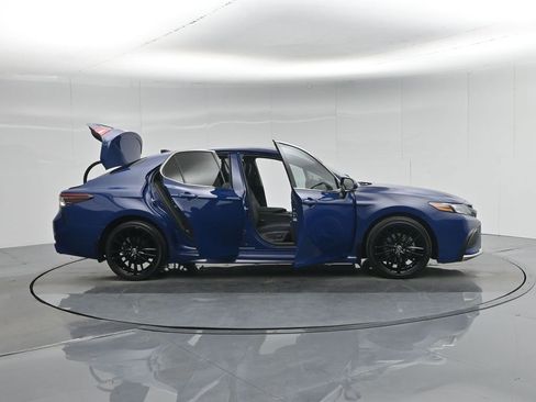 Used 2023 Toyota Camry XSE image 4