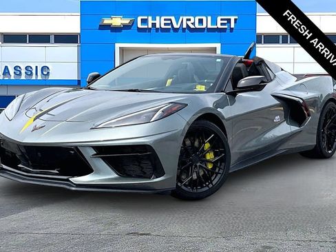 Used 2022 Chevrolet Corvette Stingray Premium Conv w/ Z51 Performance Package RWD image 2