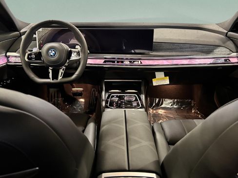Used 2026 BMW 750e xDrive w/ Executive Package image 8