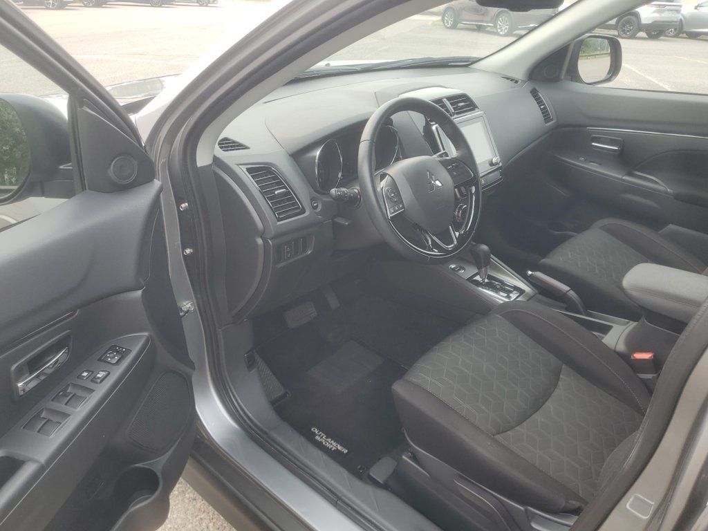 Used 2025 Mitsubishi Outlander Sport LE AWD/4WD image 32