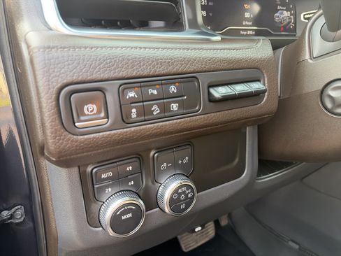Used 2023 GMC Yukon Denali AWD/4WD image 22