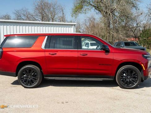 New 2026 Chevrolet Suburban Premier image 4